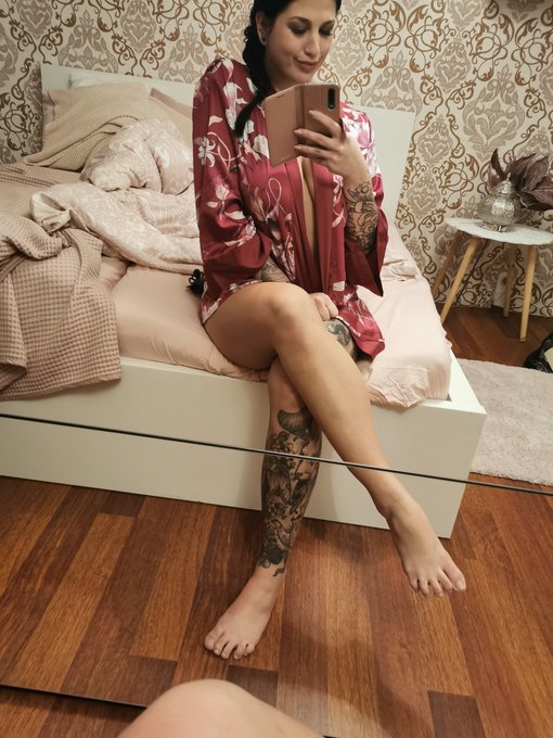 Feuchte Tr&auml;ume w&uuml;nsche ich euch 😴 https://t.co/qmgkjQ52fI<a href="/tag/latex"class="tags"><span>#latex</span></a><a href="/tag/happyweekend"class="tags"><span>#happyweekend</span></a><a href="/tag/retweeet"class="tags"><span>#retweeet</span></a>