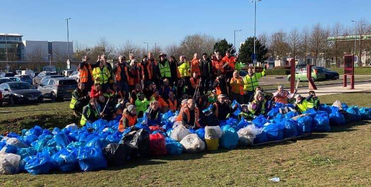 lesterlassie's tweet photo. Fantastic group pick with the @SLLWombles we joined up with the north Leicestershire wombles & picked an amazing 225 bags of grot from Moto services #junction23 thanks to managers for supplying coffee & breakfast. Itβs fantastic what a group of determined volunteers can do ππ»ππ» https://t.co/DBpIfdT3OB