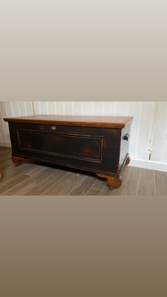 KalaMerrell's tweet image. Just finished this antique Roos cedar chest in Lamp Black.  Inside used Wise Owl furniture salve. ❤️. #weatherededge #weatherededgefurniture #furniturerestoration #fishersindiana