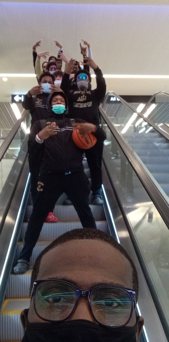 Clap for my boys... Big Team W!
<a href="/ccpbball/">@ccpbball</a> #GuardCity 68
<a href="/IMGABasketball/">IMG Academy Basketball</a> White 59
(w/o Sr Starters @Sosharpp247
&amp; <a href="/rahharriss/">Rah’</a>)
24 PG <a href="/Christi4nmiller/">Christian Miller</a> 14p🎥
22 CG <a href="/JamisonGraves3/">Jamison Graves</a> 14p🎯
23 CG <a href="/Quinceymillerr/">Quincey 'Fresh' Miller</a> 13p🔥
*J.Graves &amp; R.Harris recruitment is still wide open.