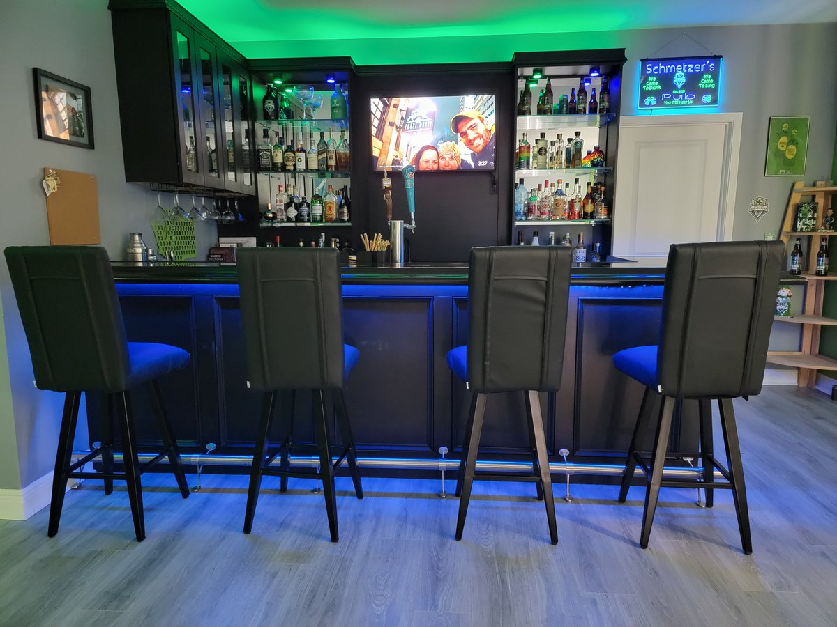 RaveGreenJosh's tweet photo. Ready for the new season!  We couldn't find a good @SoundersFC pub in Central Florida.... So we built our own in our new house. Welcome to Schmetzer's Pub in Winter Garden, FL! Representation from @yedlinny @Stefan24Frei  @TropicSounders @WeAreECS @brianschmetzer &amp; other legends! https://t.co/AsHVszADoJ