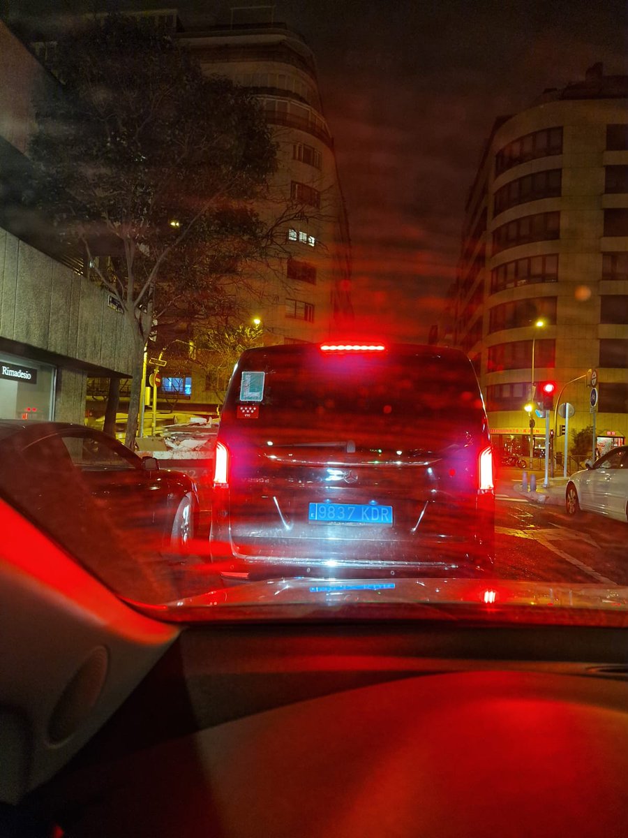 Lanubirt's tweet photo. Yo no arriesgo ni gratis. Imaginar por Madrid sin conocer nada, con la L, sin experiencia, GPS y sin haber pasado ningún examen. https://t.co/Uzlwy9HGMo