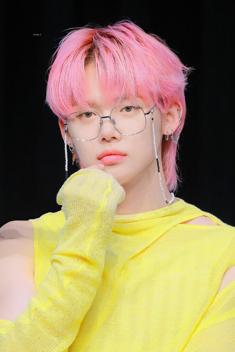 thehazelbelle's tweet image. So, here is the PINK HAIR KPOP SQUAD that I need to see perform a special stage one day:
Kihyun (MX)
Taeyong (NCT)
Yeonjun (TXT)
Seonghwa (ATZ) 

Vocals, Rap, Dance, Visuals but pink hair is a must #PinkSquad