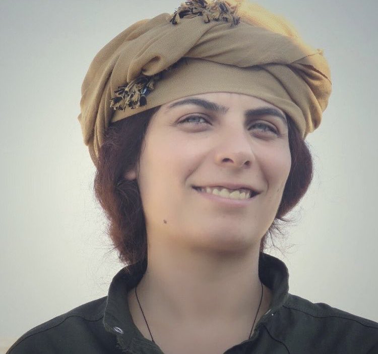 welat2157's tweet photo. Kulîlka deşt û çiya🌷
Fatma Çiçek
(Canda Devrim) https://t.co/hTZhcwCQjz