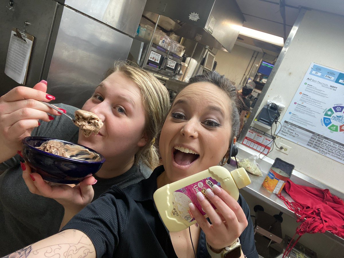DBell2017's tweet photo. Getting Ready for Sundae Funday with the amazing team at Chilis Dalton. #chiiislove #senseofbelonging https://t.co/hPxrFvwkJc