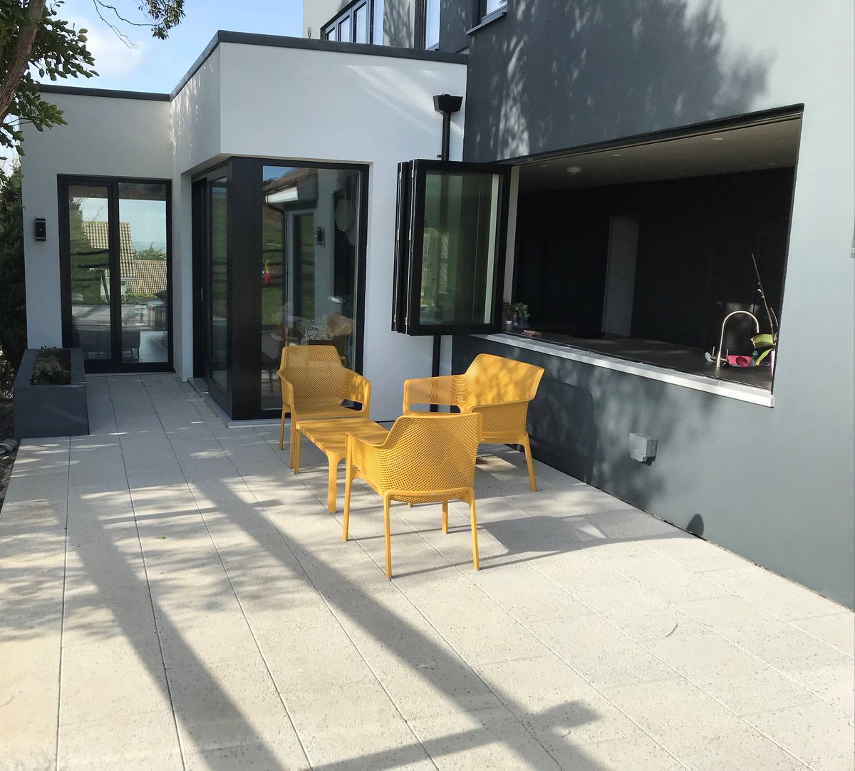 Kilsaran's tweet photo. Great to see our Merrion paving featured in Room to Improve this evening, best of luck to Laura and Kenny in their fantastic new home #paving #RoomToImprove #kilsaranpaving https://t.co/ddq5ewrMoT
