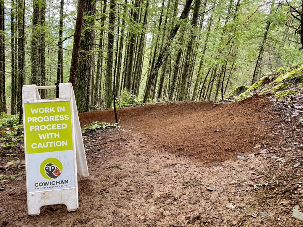Stasher_BC's tweet photo. Fun workout, community building, #volunteering and trail karma accomplished this morning during our CTSS @cowichantrails volunteer trail day on #MapleMountain. The #MTB trails will be dialed for the riders heading out after our work. โก๏ธ https://t.co/g9eoURZ5Nm
๐ฒ๐ด๐ฝโโ๏ธโ #cowichan https://t.co/djxyIn4zgO