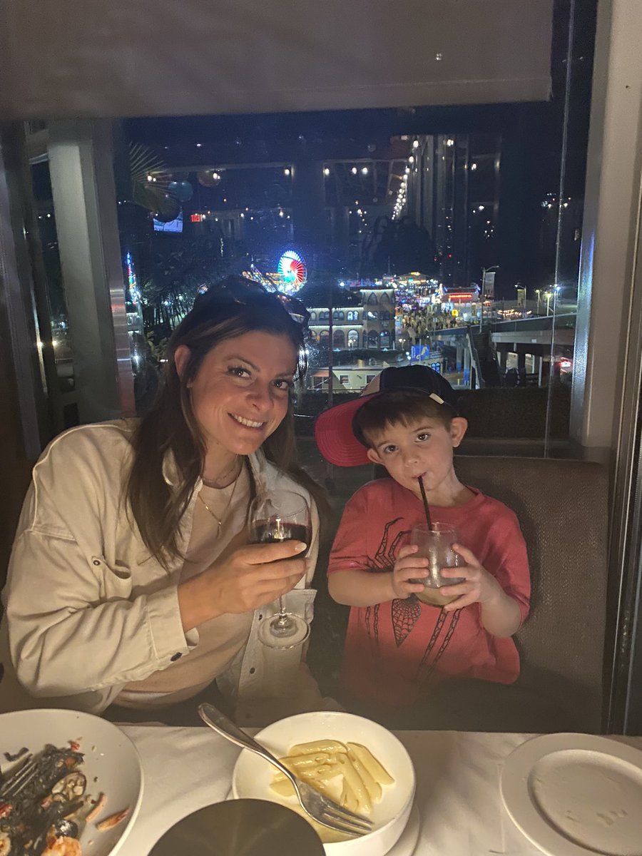 IamCKirkpatrick's tweet photo. Finished an amazing trip to LA! Thank you to all of our friends and family that met us out! #nicetobehome https://t.co/5Q4S2gmr3G