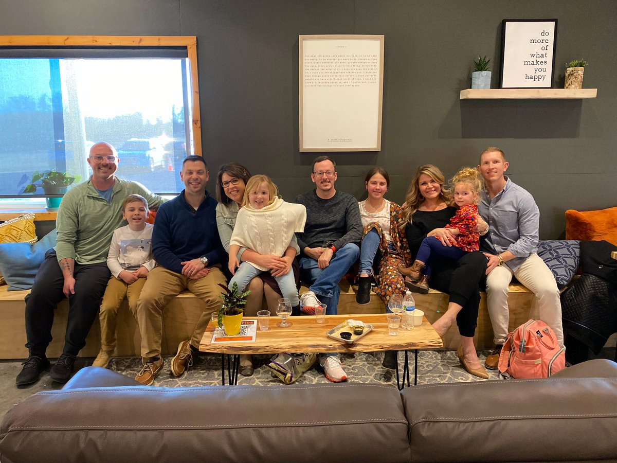 senoraschlegel's tweet photo. I hope your Sunday felt as good as this. These are my people. ♥️@lingerhistory @MonsieurBarner @swishaub https://t.co/IsvqDyMdEv