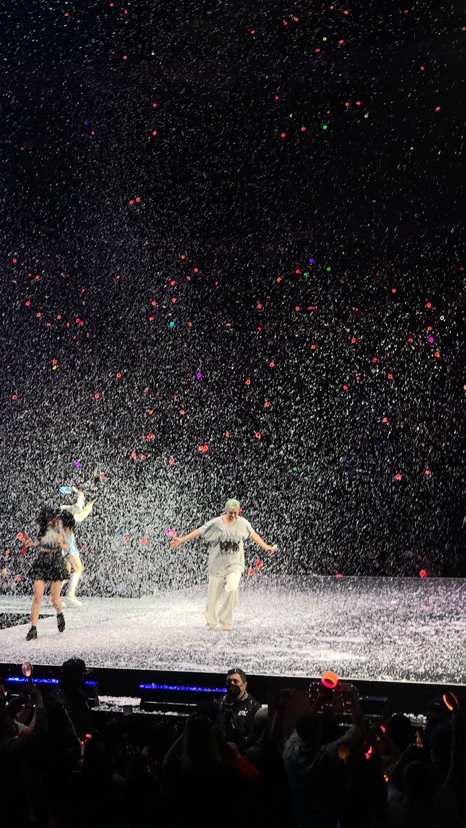 _shaynedelier_'s tweet image. THANK YOU TWICE 
#9WICEBESTGIRLS
#ItsNotOverUntilItsOver
#TWICE_4TH_WORLD_TOUR
@JYPETWICE