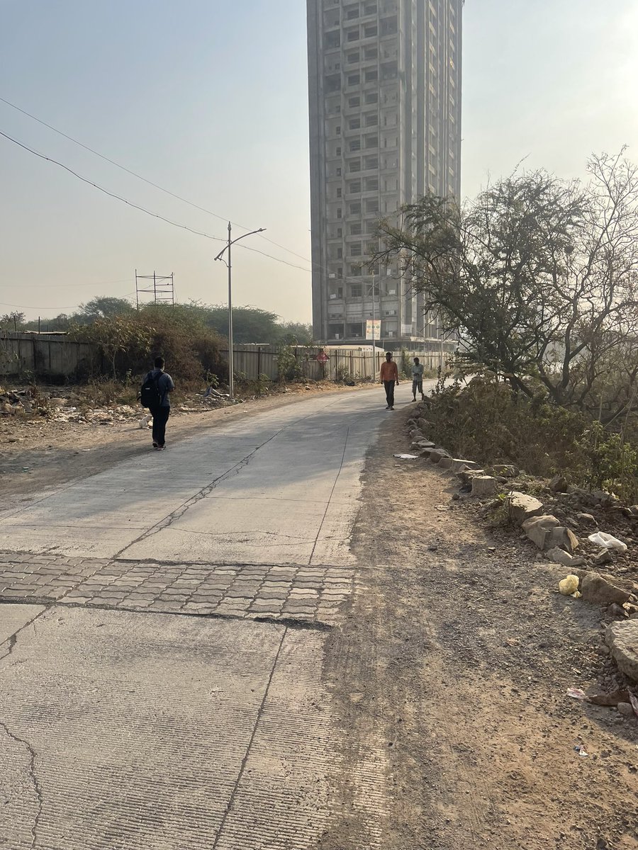akshay6344's tweet photo. Hello @suniltingre i am a resident of Nyati Elysia kharadi and this is the road opposite to our building which is too dangerous to travel, there are 2000 more families like me who are facing this problem everyday,
I hope you will look into it . Thank you https://t.co/XHYEb17ZTn