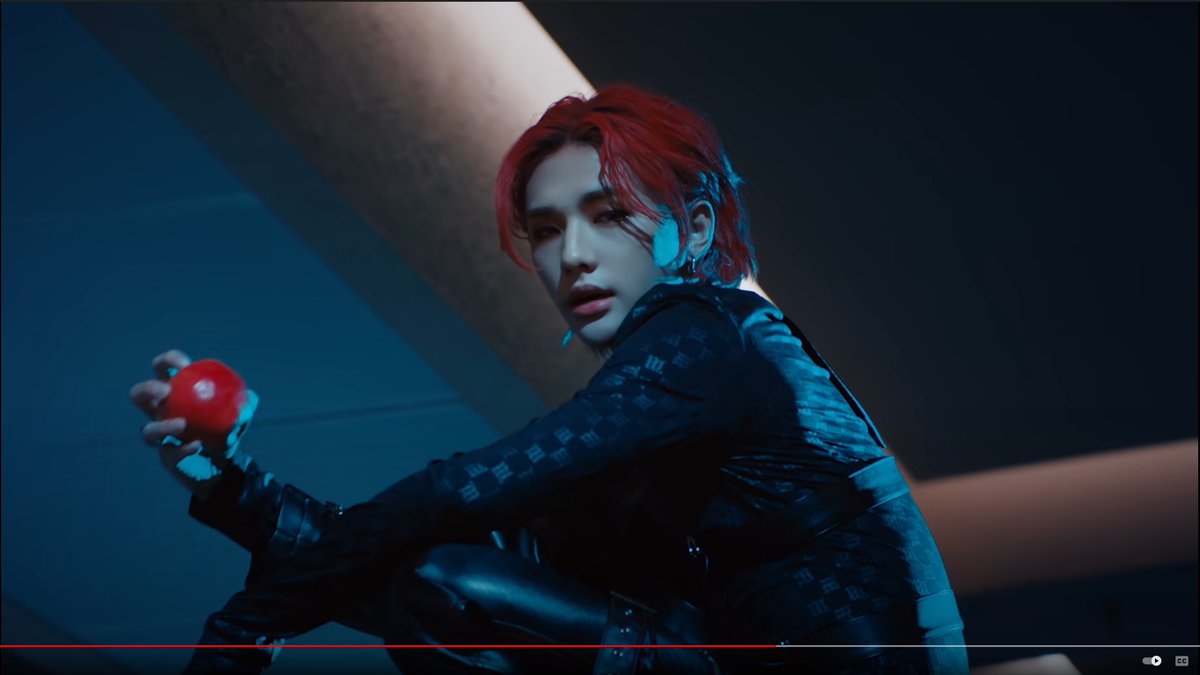 dumpsterbaka's tweet photo. I couldn't NOT recreate this icon moment in the #ODDINARY trailer. My avatar was perfect for it. Can't wait till March 18th! #StrayKids #Straykidsfanart #StrayKidsIsComing #StrayKidsComeback #StrayKidsIsComing https://t.co/EYJqvSoAjv