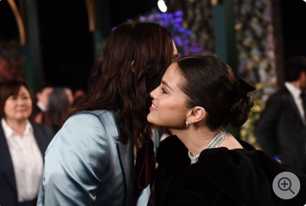 GomezSource2's tweet photo. Selena Gomez and Jared Leto #SAGAwards https://t.co/W18Z74iVR7