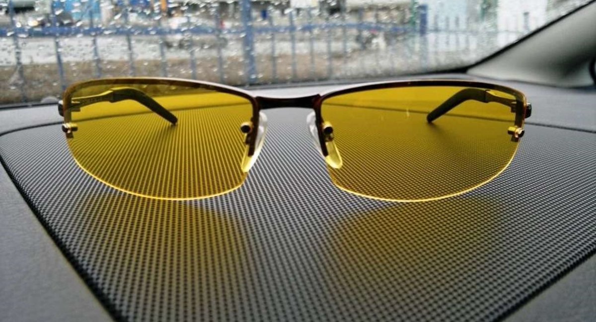 Солнцезащитные очки бывают. Очки Вольво солнцезащитные поляризационные. Антифары очки для водителей. Солнцезащитные поляризованные антибликовые очки. Очки водительские поляризационные желтые.