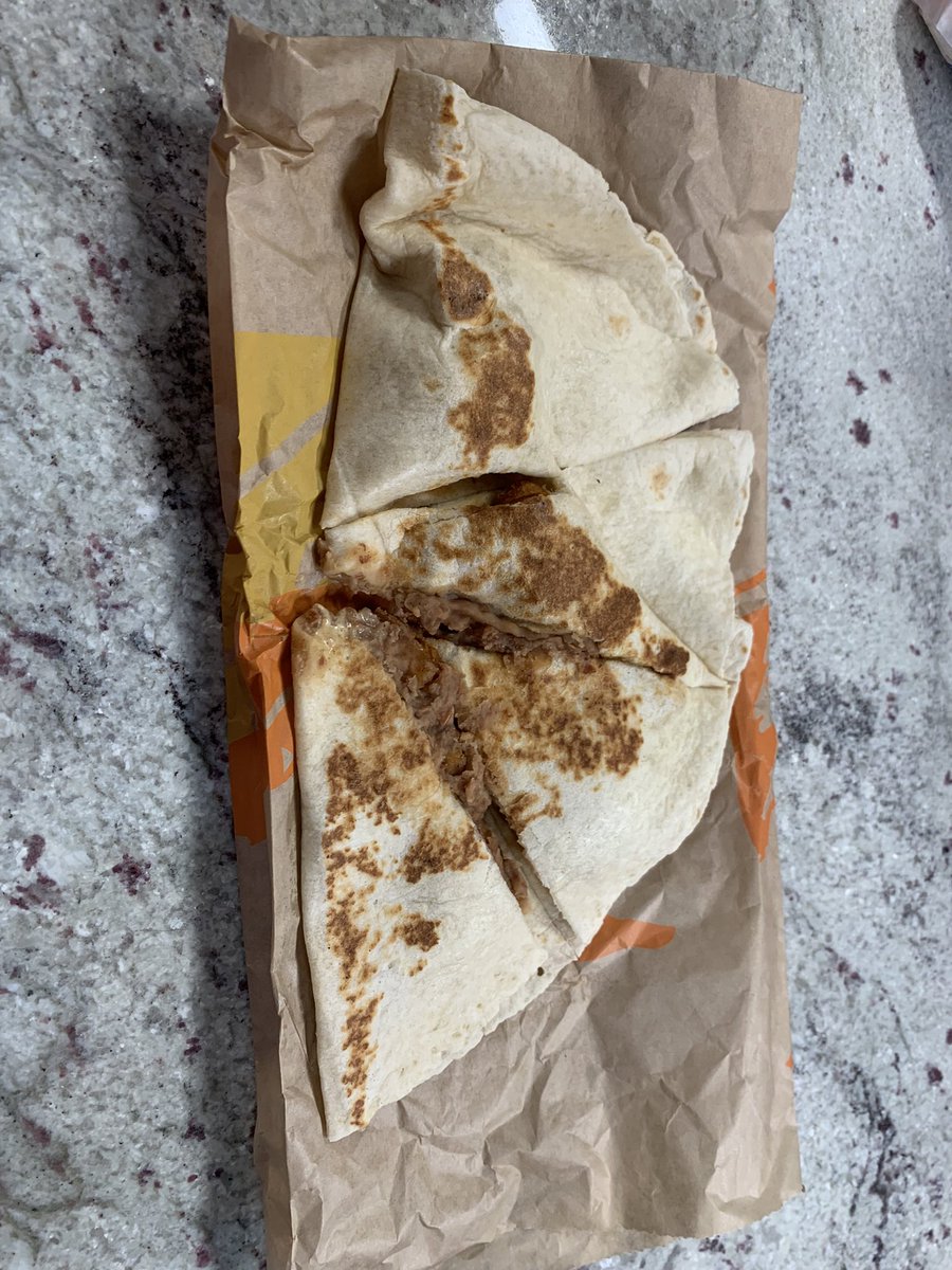 veggiedude747's tweet photo. @tacobell what the hell is this???? Your 911 Estate Drive, Memphis location NEEDS to call 911! This is pathetic! They got almost every item on this order wrong and smiled at me about it! https://t.co/Ah6fLs8mgy