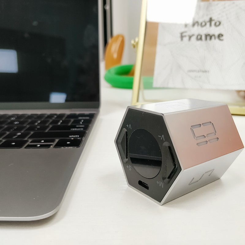 ticktimetimer's tweet image. Time will never change and stop for any person. Please get ready and set off right away. 
TickTime is always by your side.
#TickTime #TickTimetimer #pomodoro #work #cook #study #desksetup