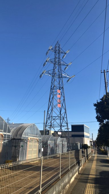 近所の鉄塔その2。やはり例の男は住んでないっぽい。まだ現役だからかな 