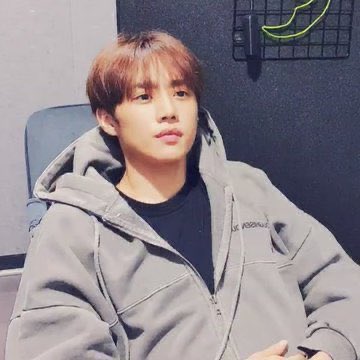 ehrxm__'s tweet photo. 선밀널디럽
사랑은그딴게아냐병신아
그만뭐라해요 https://t.co/0NiqnqYSG2