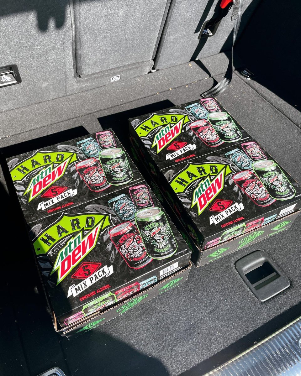 ZWilliby's tweet photo. @hardmountaindew HyVee North Ankeny, IA. Drove nearly 3 hours to get it!!! Worth it. https://t.co/Oir3dMvjhn