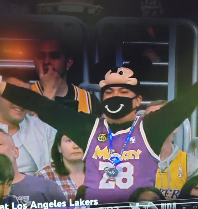 FMp8NifWUAIvLXv?format=jpg&name=small