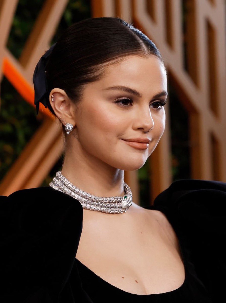 Selena Gomez Source on X