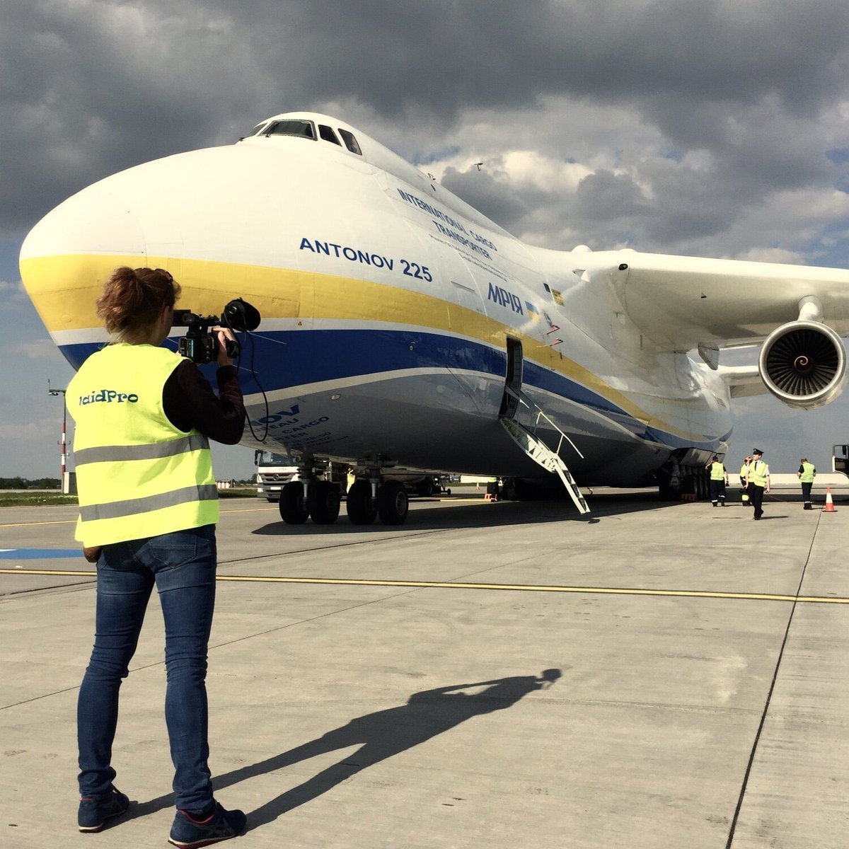 grit_hofmann's tweet photo. @ShuttleAlmanac @AntonovCompany @AirlinesAntonov @dwnews Would have been a great adventure… https://t.co/B2BE6Alnn9