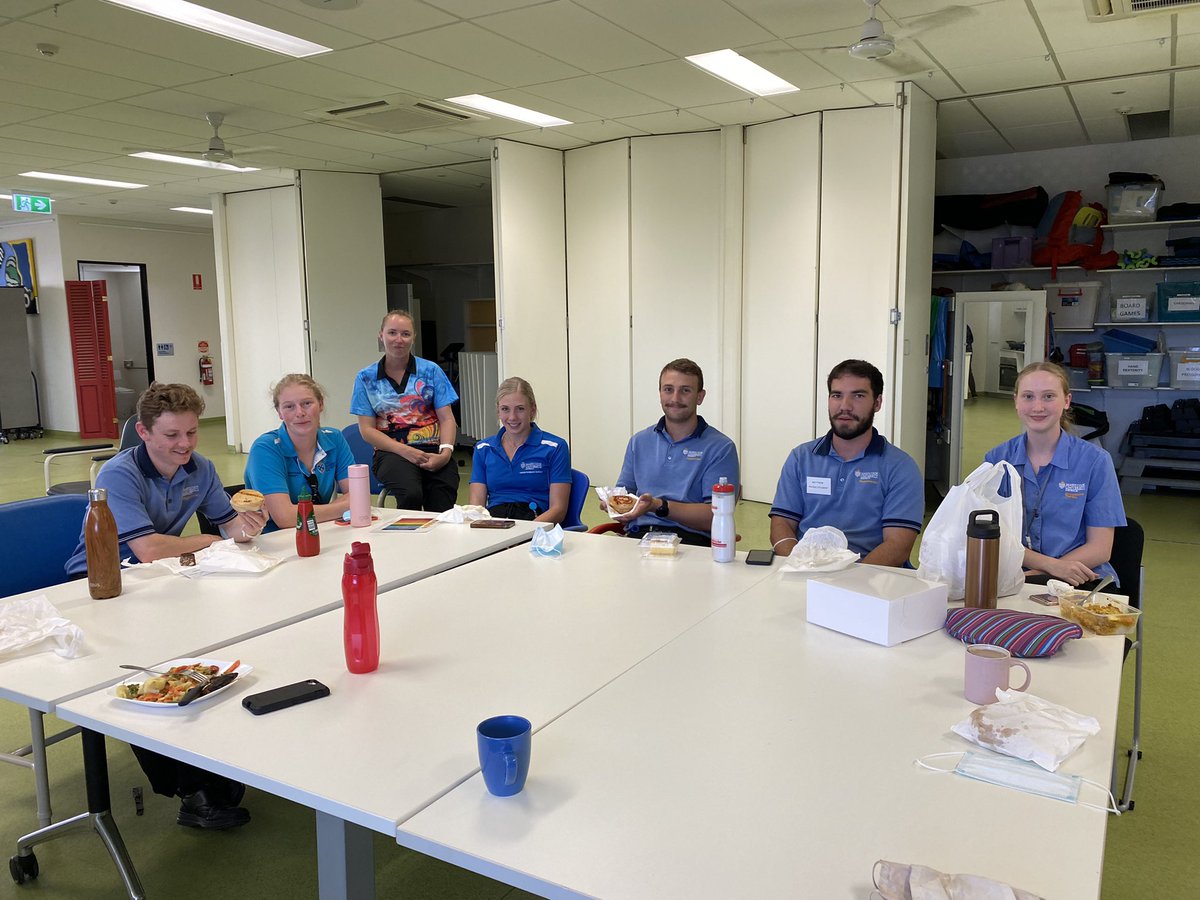 We farewelled @jcu Physiotherapy students from their placement on Friday with a crusty, flakey, bakery lunch 🧑‍🍳🥧 We wish them the best of luck with the rest of their studies 📚💯 #jcu #ruralhealthcareers #mcrrh #murtupuni
