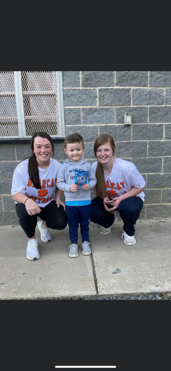 ELookabill's tweet photo. Loved spending time with the younger kids in my community at our t-ball and softball clinic yesterday. The smiles on their faces were worth it! @AnsonSoftball @TeamNC_Kiser https://t.co/abwvdZ0F6J