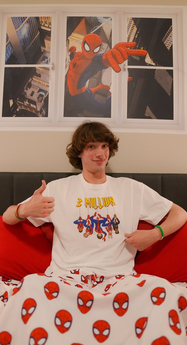 baylenlevine's tweet photo. GET THE 3 MIL MERCH BEFORE ITS GONE https://t.co/yqQAA1LV0X https://t.co/2TQwyYORf1