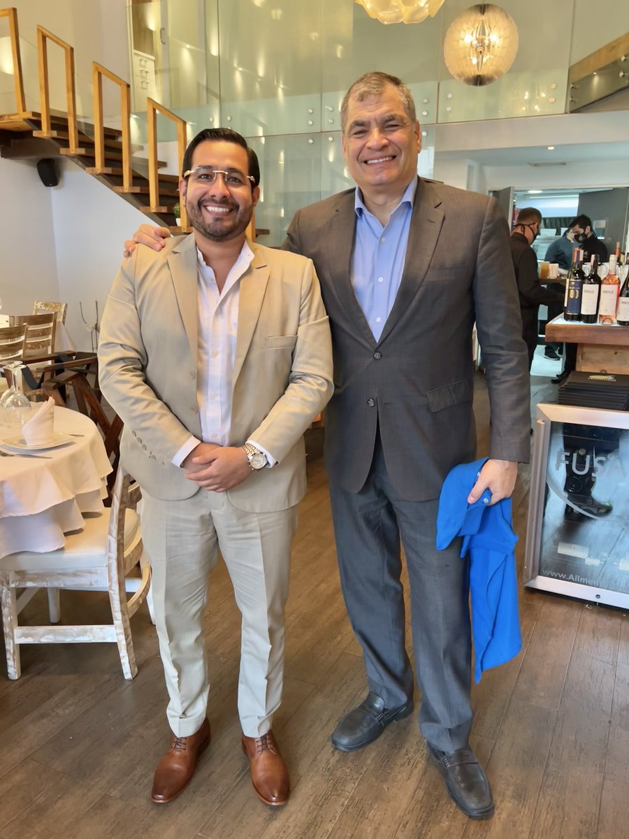 pacohidalgoec's tweet photo. Querido Rafael: 
No cabe duda que te encuentras entre los indispensables de este tiempo: el tuyo, el nuestro, el de todos los que soñamos con recuperar la patria. 
En Rafael Correa, en la Revolución Ciudadana, persevera lo mejor de un pueblo.
¡Vamos a volver! https://t.co/iNoNRHUMDf