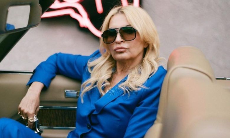 EW's tweet image. When the #SAGAwards start at 5 but the #Euphoria finale starts at 6.