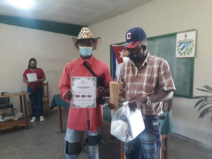 DiazOdairis's tweet photo. En la Emp Agroforestal   balance de trabajo del 2021 las fincas agroforestales,tema principal producción de alimentos para el autobastecimiento mcpal y para el turismo ,reconociendo las fincas más https://t.co/GoxyUio21r Esperanza,Los cayuelos, El mango y Palmarito 
#CTCSandino https://t.co/0vsvCPenDh