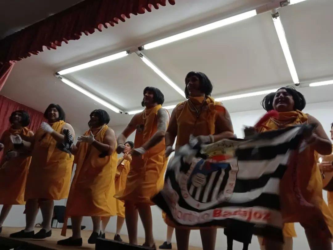 "CONFINADA, AFINADA Y JUGUETONA...LA DE VILLAJORRONA " hoy en Puebla de Obando. 
Impresionante la tarde que hemos vivido hoy!!!!!!!
PEDAZO de Pueblo...
GRACIAS por el Calor y el Cariño con el que siempre nos recibís...
INFINITAMENTE AGRADECIDOS!!!!!!!
#murgalosrepesca