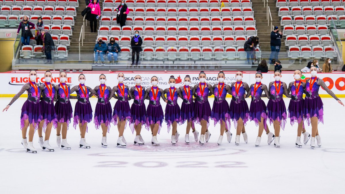 SkateCanada's tweet photo. Novice medallists / Médaillés novices:
🥇 Gold Ice, 99.93
🥈 Nova Novice, 95.80
🥉 Nexxice Novice, 94.95
📸 @DanielleEPhoto
#Synchro22 #CreatingHistory #CréerlHistoire https://t.co/NksKAaGMOX