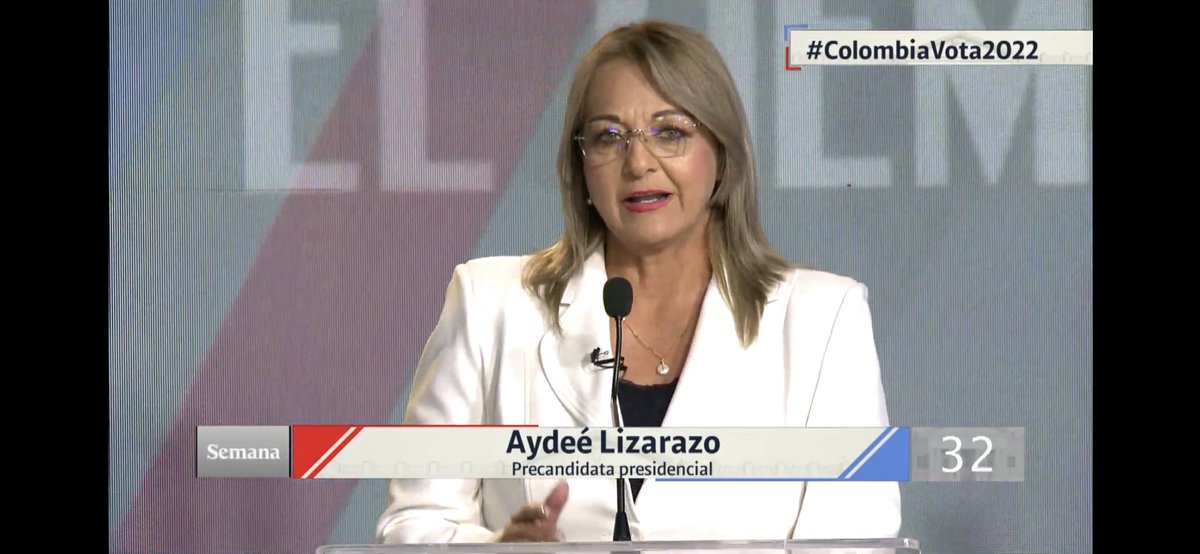 elsapiedadrdcol's tweet photo. Sentido de orgullo Miraista en su máxima expresión 💙💙💙 En RD 🇩🇴 votaremos @PartidoMIRA @aydeelizarazoc #ColombiaVota2022 #EquipoPorColombia
#AydeeALaPresidencia https://t.co/JzssB8NVg2