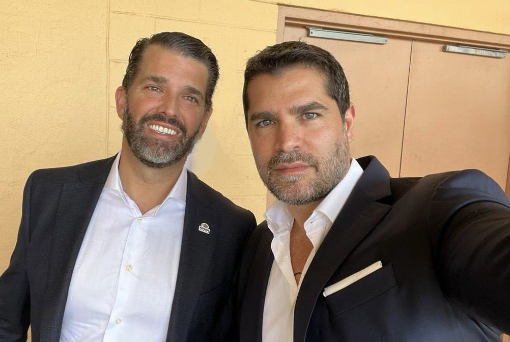 EVerastegui's tweet photo. Gran gusto platicar con @DonaldJTrumpJr  en @CPAC #JuntosSomosMásFuertes @MoVivaMexico https://t.co/vmuF9bR3R3