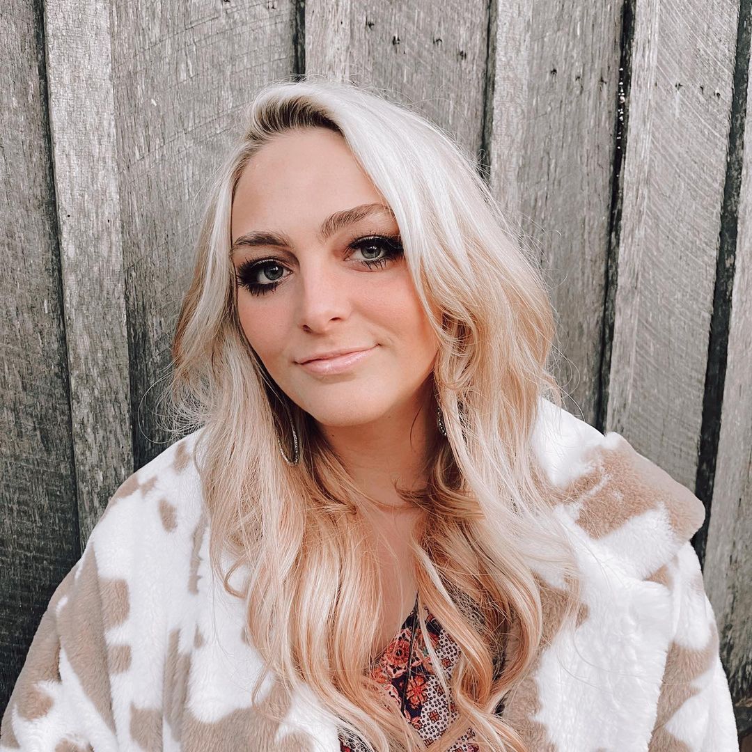 .<a href="/AmericanIdol/">American Idol</a> STARTS RIGHT NOW! Tune in to <a href="/ABCNetwork/">ABC</a> and see this smiling face on your screen! There will be clips of my story throughout the episode so be sure to stay tuned til the end 💙#IdolTonight #20YearsofAmericanIdol #huntergirl #huntergirlonidol