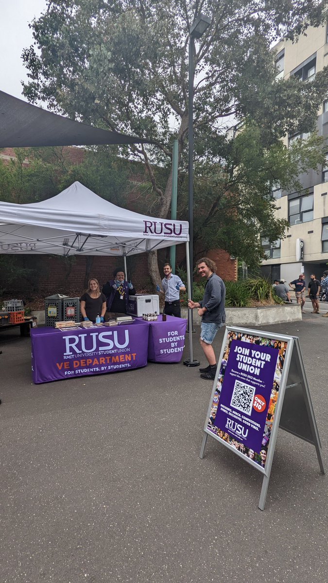 rmitcatalyst's tweet photo. RMIT Free Food Watchdog:

Breakfast Sandwich and Iced Coffee outside Building 57 Carlton Campus https://t.co/PpklFdGSIP