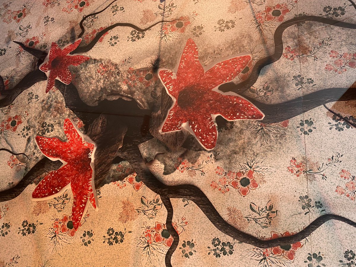 RecordsOverlook's tweet photo. We want some of this #demogorgon wallpaper for ourselves! Found at the #strangerthingsstore in Glendale, CA! #strangerthings https://t.co/PkOEdbvRrI