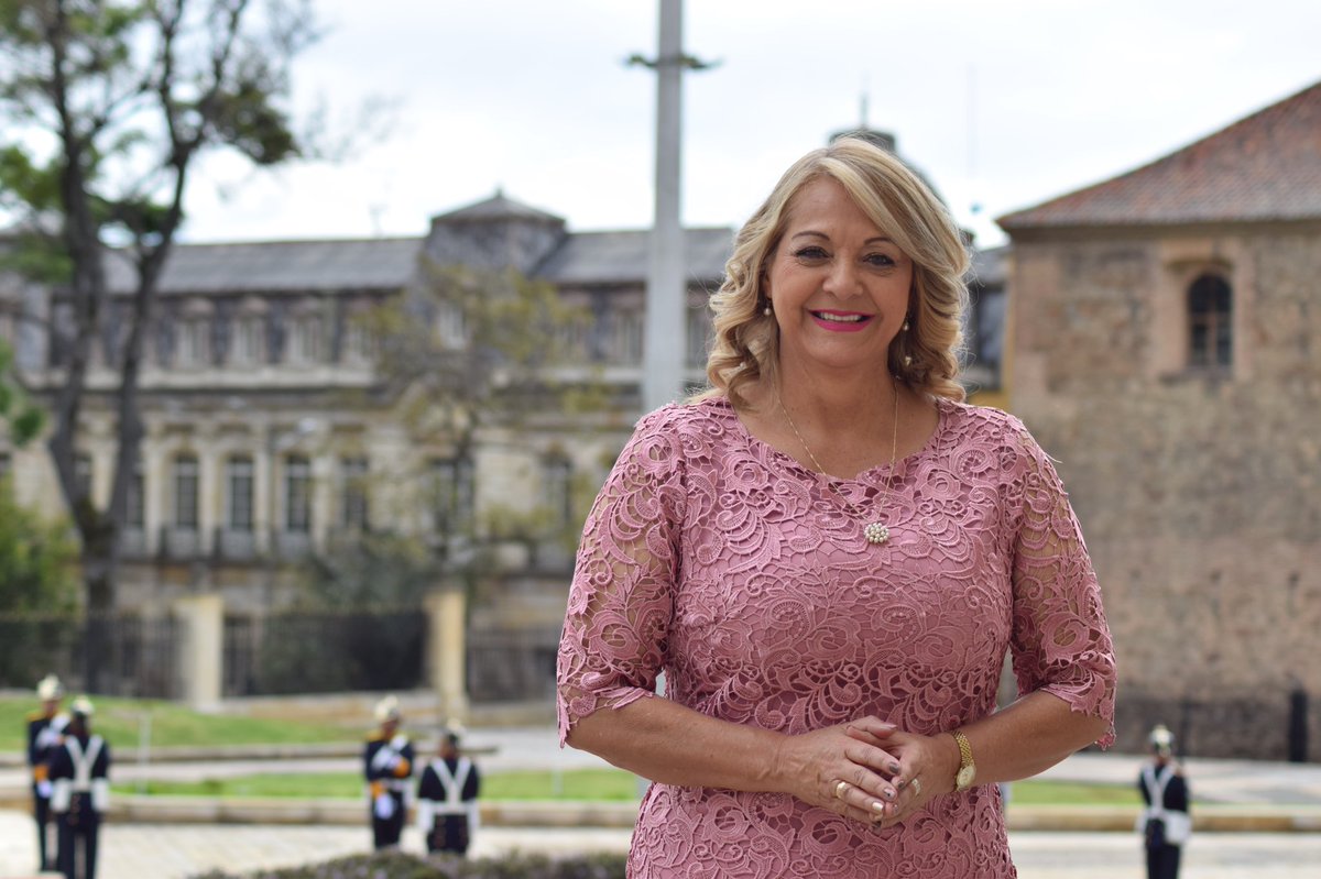 SuannyMR's tweet photo. @GloriaCastro402 @aydeelizarazoc @PartidoMIRA #AydeéALaPresidencia porque Colombia merece que su presidenta sea una mujer honesta, preparada, propositiva, sincera, transparente, respetuosa de las diferencias y promovedora del diálogo social. @aydeelizarazoc @PartidoMIRA https://t.co/SkbjsWMrkJ