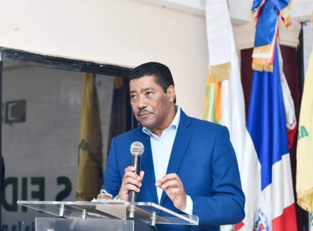 Entiendo Que <a href="/JesusFelizSDN/">Jesús Féliz</a>  es la Persona Idónea Que tiene la  <a href="/FPcomunica/">@Fuerza del Pueblo (FP)</a> en la Provincia Santo Domingo para presentarlo como  Candidato a Senador.!!! Que  usted Qué opina?  <a href="/LeonelFernandez/">Leonel Fernández</a> <a href="/RubenMaldonadoD/">Ruben Maldonado</a> <a href="/RADHAMESSANCH18/">RADHAMES SANCHEZ</a> <a href="/RADHAMESSANCH18/">RADHAMES SANCHEZ</a> @DanaidesOrtiz20 <a href="/CarlosGuzmanDr/">Carlos Guzmán</a>