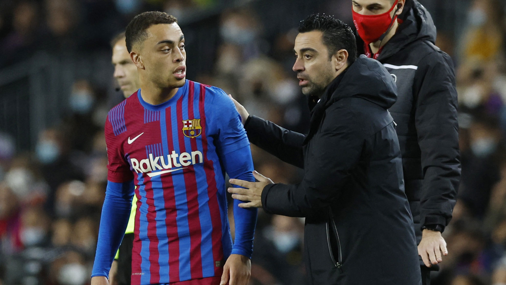 Barça Universal on Twitter: "Image: Sergiño Dest and Xavi. https://t.co/hguQklYbSP" / Twitter