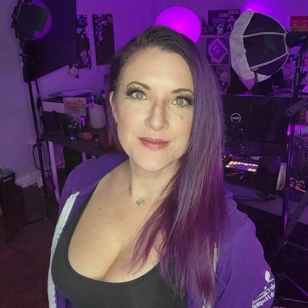 SmilinSarahK's tweet photo. I'm really bad at #Jackbox trivia! Join us!
Now Live!
https://t.co/kjzoXxEFGz
.
.
.
.
#purplehair #purple #teamb42 #phoenixcartel #centerstage #panda #minecraft #rubycraft #minecraftbuilds #smp #vmix https://t.co/WQdt36nT8F https://t.co/jY7xJdnGbA