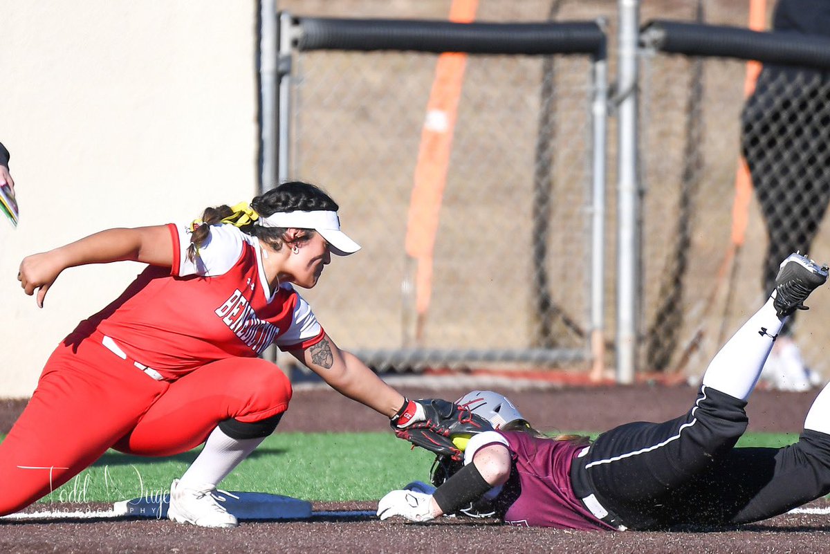 tanugent12's tweet photo. A few shots of @Raven_Softball vs Morningside #softball @ravenathletics @BenedictineKS @NAIA https://t.co/Kv8fRqajQ5