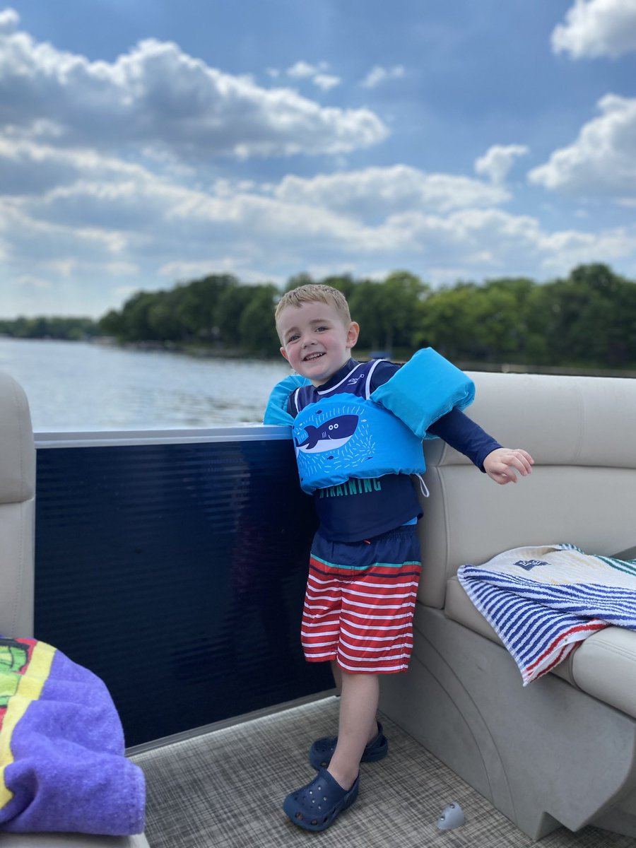 KristinStemper's tweet photo. @Overtons Getting out on the water! No better way to liveβ¦friends, fishing, sun, sand and lots of laughs! #Overtons https://t.co/Qb2XTAlpqv