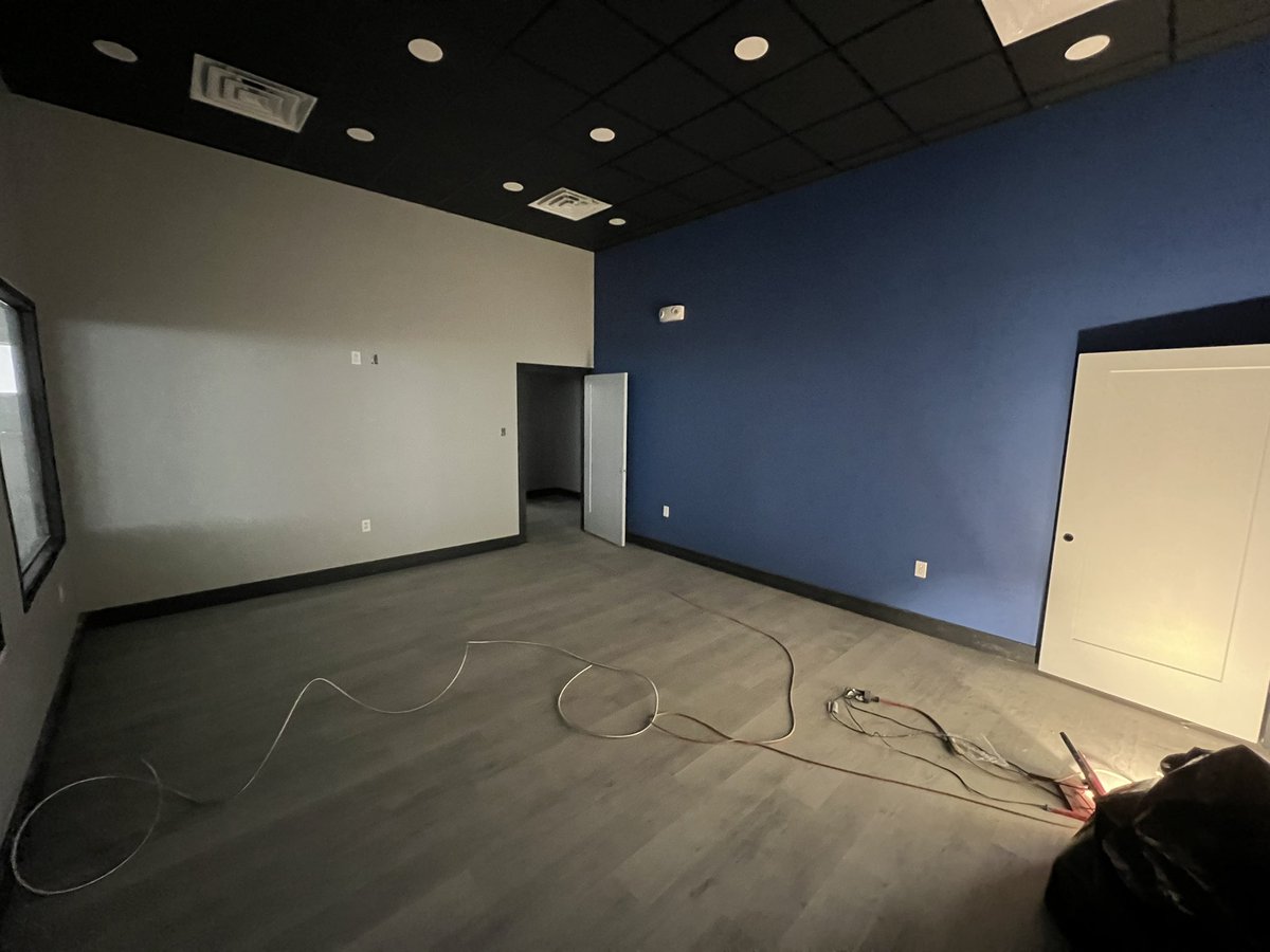 We are very close to completing construction on our new hangar at Conway Regional Airport! Maintenance and avionics coming soon to KCXW!