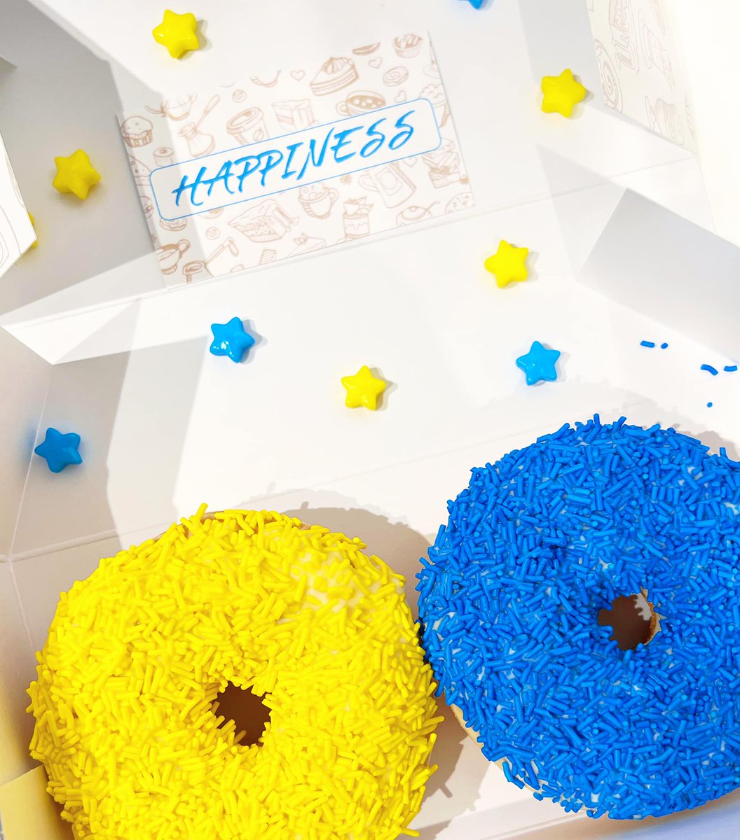 DAZ_54's tweet photo. HAPPINESS CAFE in London, Ontario,  is donating all the money to Ukraine from sales of this special Donut Boxes, to help support Ukraine during the Russian occupation.  
Visit their website to order. 
https://t.co/k20K1COSii
#SupportUkraine 
#ldnont 
💛💙🇺🇦💛💙 https://t.co/HNBi4t9apR
