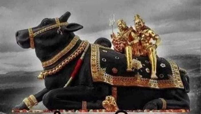saivasamyam's tweet photo. இந்த சோமவார பிரதோஷ தினத்தில் ஈஸ்வரனை வழிபட்டால் அவர் உள்ளம் குளிரும். நம் சோதனைகளைத் தவிடுபொடியாக்குவார்; நாம் தொட்டதெல்லாம் துலங்கும்படி வரம் அருளுவார். ஈசனின் பாதத்தை சிக்கெனப் பற்றுவோம். வேண்டியன எல்லாம் பெறுவோம் https://t.co/UA6No4kzFc