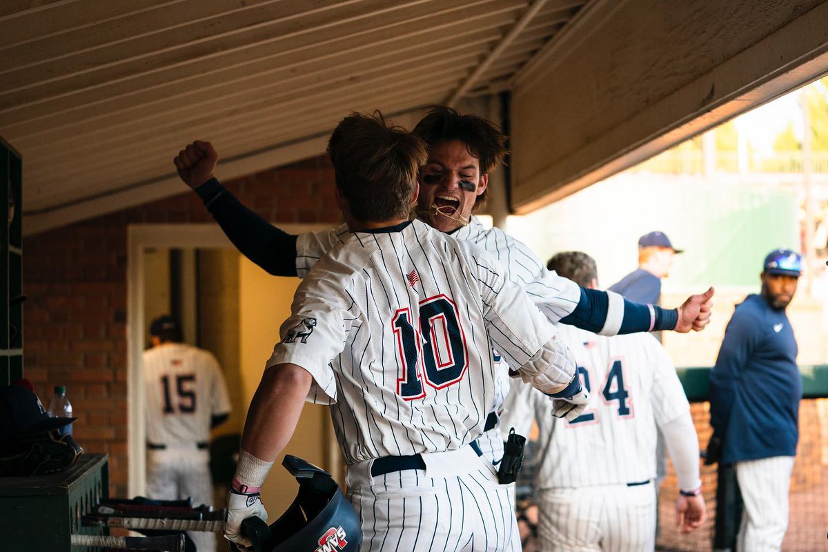 Big win for <a href="/SamfordBaseball/">Samford Baseball</a>, as they defeat No. 10 Florida State, 7-4, in extra innings!

#NCAABaseball x 📸 IG/ samfordbaseball