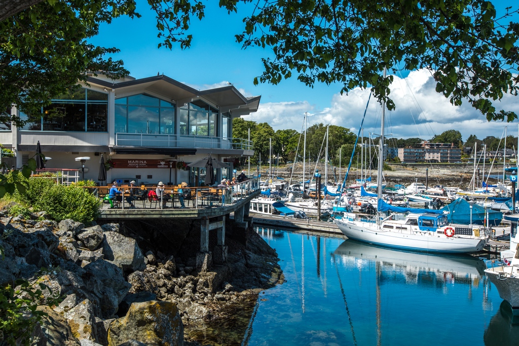 A quick five minute walk from the hotel, enjoy a variety of activities at the The Oak Bay Marina, including lunch and dinner at the Marina Restaurant, kayak tours with Ocean River Sports, eco tours, charter fishing and more! 

Learn more: l8r.it/fHjo